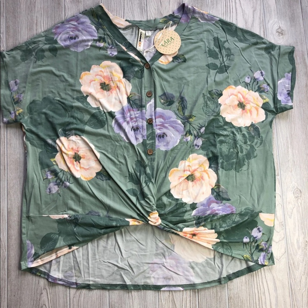 Lara Sz 2XL bnwt Floral Twist Top